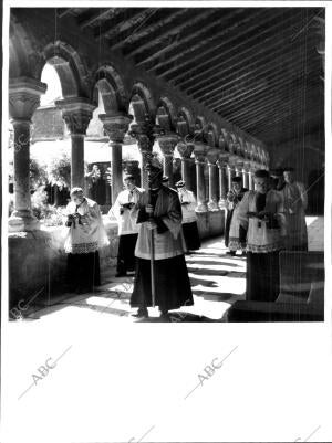 Curas en el maravilloso claustro románico de la catedral de la seo de Urgell