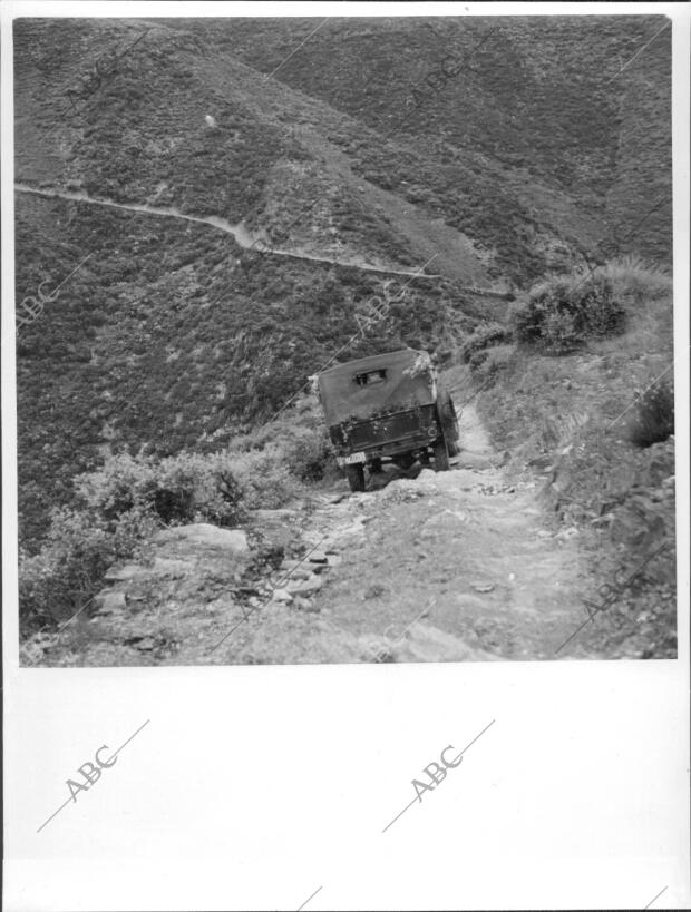 Un Jeep por el camino de Santiago de Peñalba