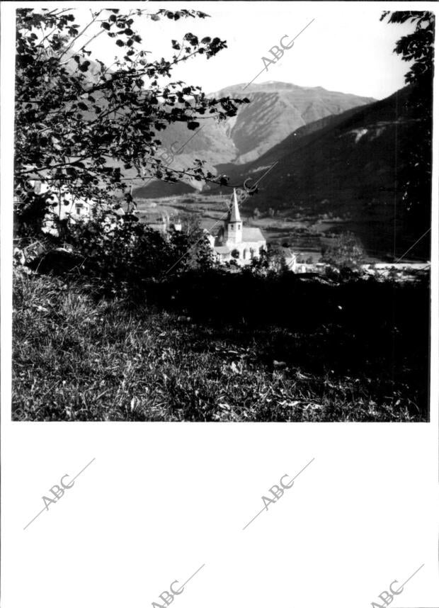 Vista del poblado de Gausach desde el parador nacional de turismo en Viella