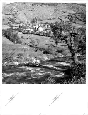 El río Garona bajo el pueblo de Gausach, uno de los 18 o 20 del grandioso valle