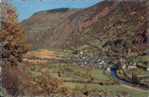 Vista general de la localidad de Les, en el valle de arán