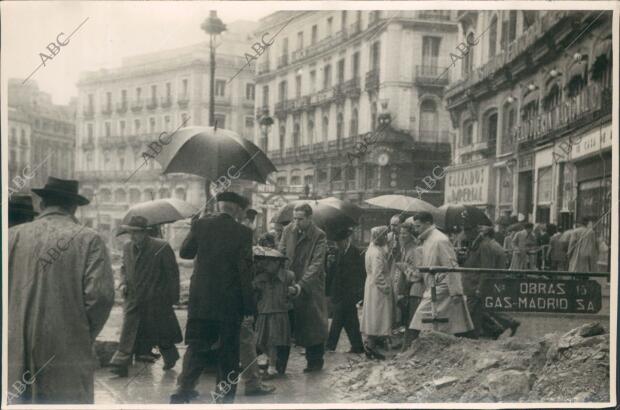 Obras de reforma de la puerta del sol en 1950