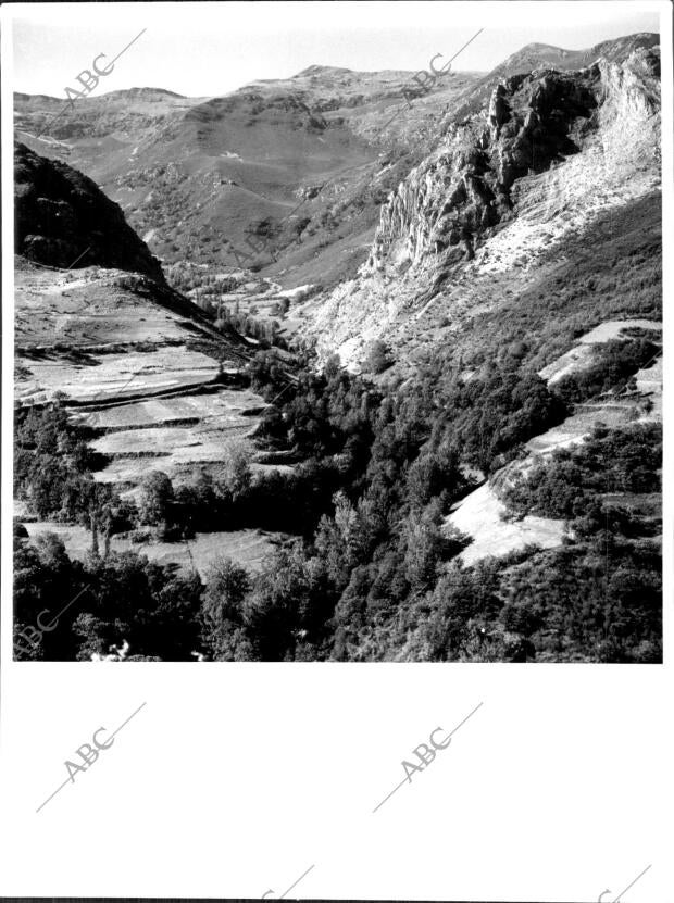Valle del silencio en cuya cueva de la Peña del silencio se Retiró A orar san...