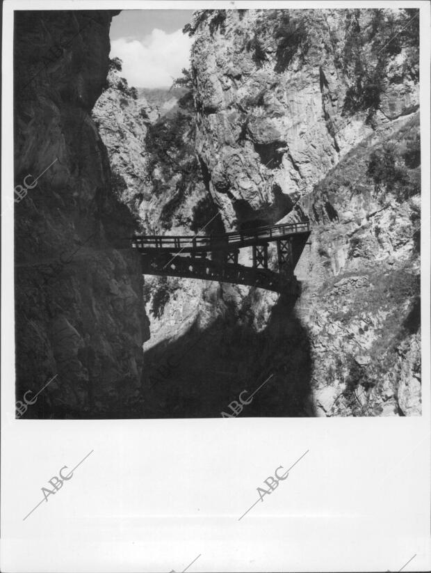 Garganta del Cares Llamada "la Divina" entre Caín y el puente Poncebos o...