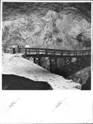 Picos de Cornión Unidos al macizo central por el puente de los Rebecos