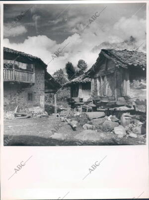 Casas de Horreos y camino de Soto de Valdeon