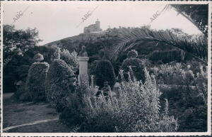 El cerro del castillo de Aracena desde la glorieta de Arias montano