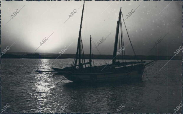 Barco Navegando en el Rio Guadiana