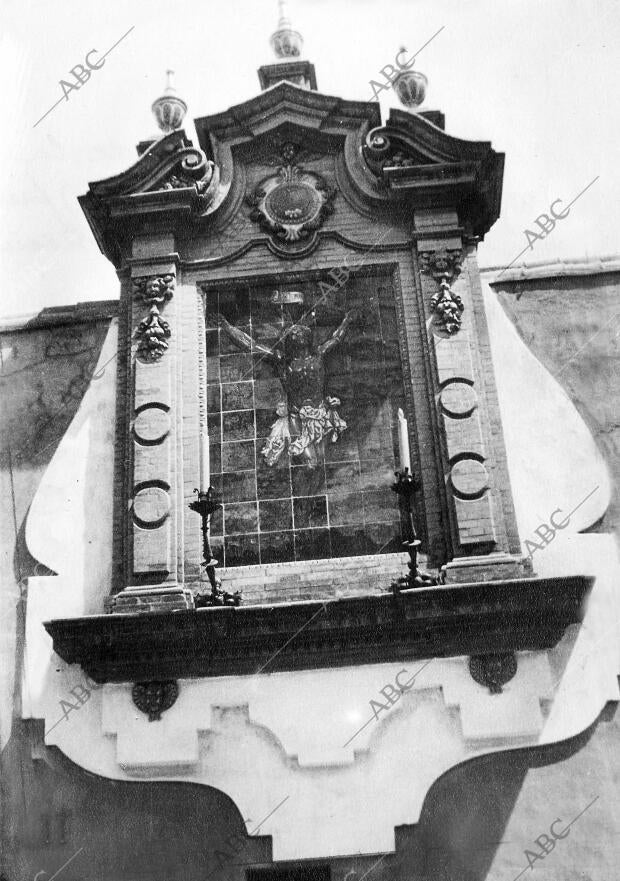 Retablo del cristo de la Expiración (el Cachorro) fuera de su capilla de el...