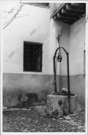 El patio y el pozo del hospital de Antezana del hospital de la caridad de Alcalá...