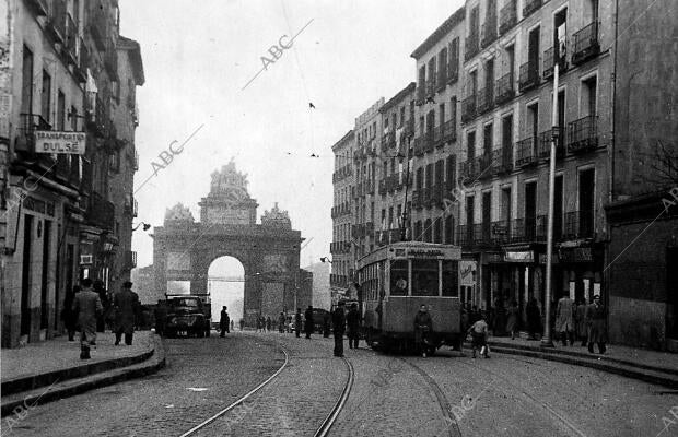 Líneas de Tranvías, Sustituidas por Trolebuses, en la calle Toledo