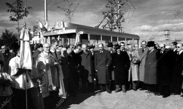 Inauguración del nuevo trolebús de Madrid, con un viaje sobre la línea el Viso -...