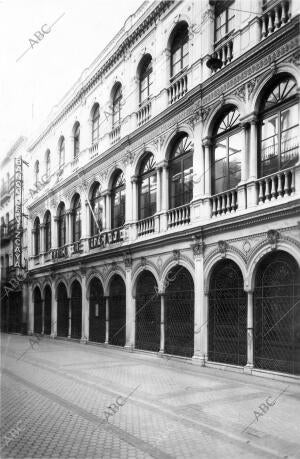 Fachada Del "café de los Emperadores", hoy Desaparecido (fecha Aprox)