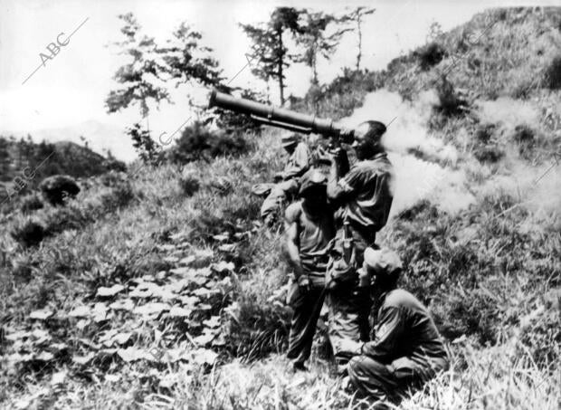 Esta nueva arma antitanque está siendo usada con éxito contra los tanques...