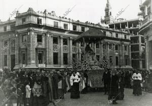 Magna procesión en Sevilla