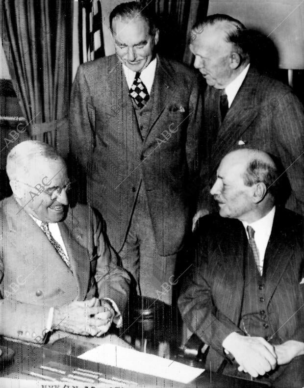 Harry Truman con Clement Attlee