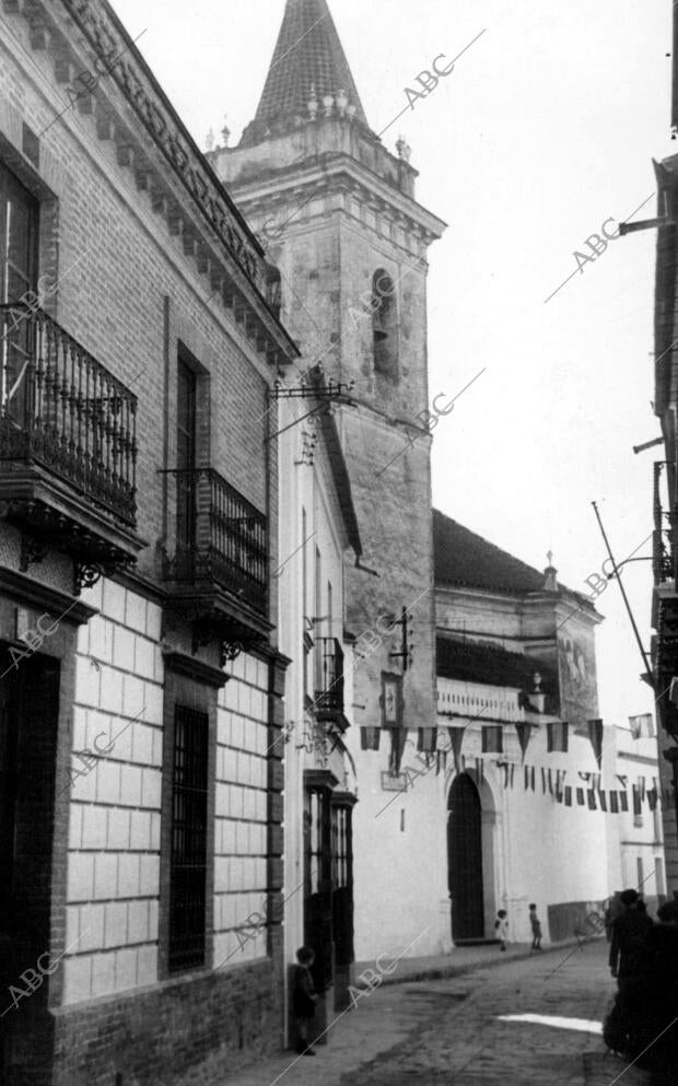 Vista parcial de la iglesia parroquial del pueblo Coria del Río (Sevilla)