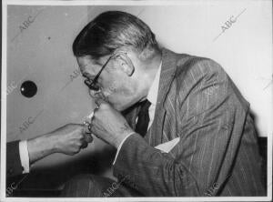 T.S. Eliot, el famoso poeta y dramaturgo Anglosajón, Fotografiado durante su...