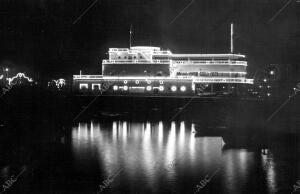 Vista Nocturna del club Naútico de Vigo