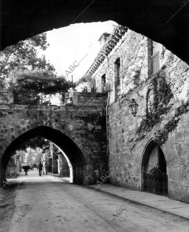 Vista de una de las Calles del pueblo Cartes (Cantabria)