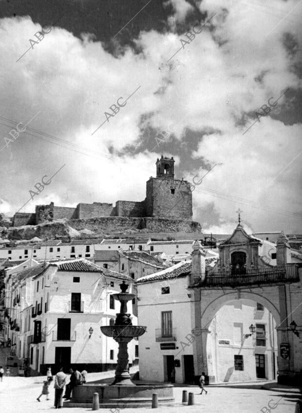 En el Centro, fuente renacentista del siglo Xvi