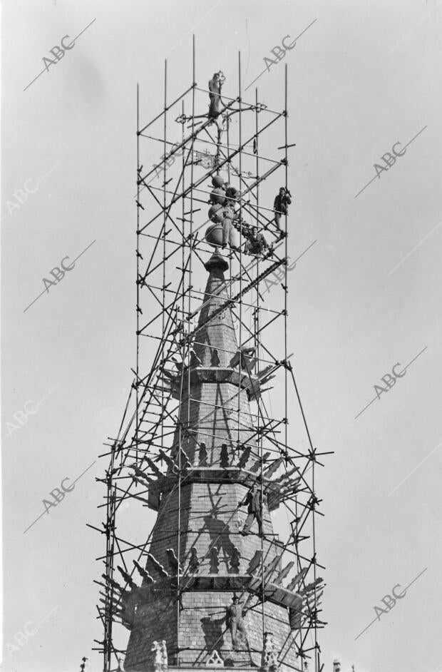 Reparación de la veleta de la Torre