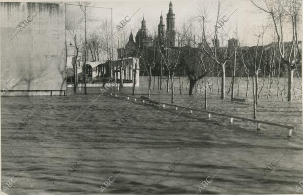 En la imagen: los efectos de la inundación en el Centro de Natación Helios