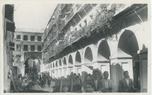 La plaza de la Corredera y el arco de entrada a la misma