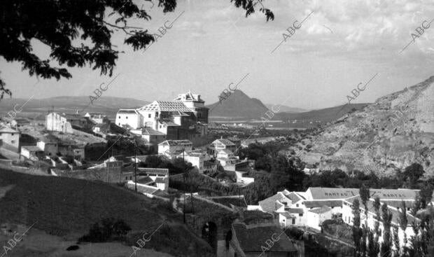 Vista parcial de Antequera (Málaga), al fondo la Peña de los Enamorados