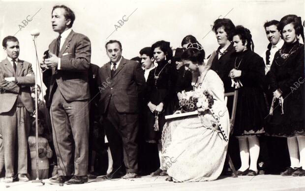 Oskar Digoes, junto a Domínguez y Albacete, fundadores de la Fiesta de la Rosa...