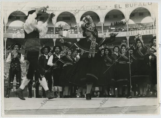 Grupo de los Coros Extremeños de Educación y Descanso de Plasencia que...