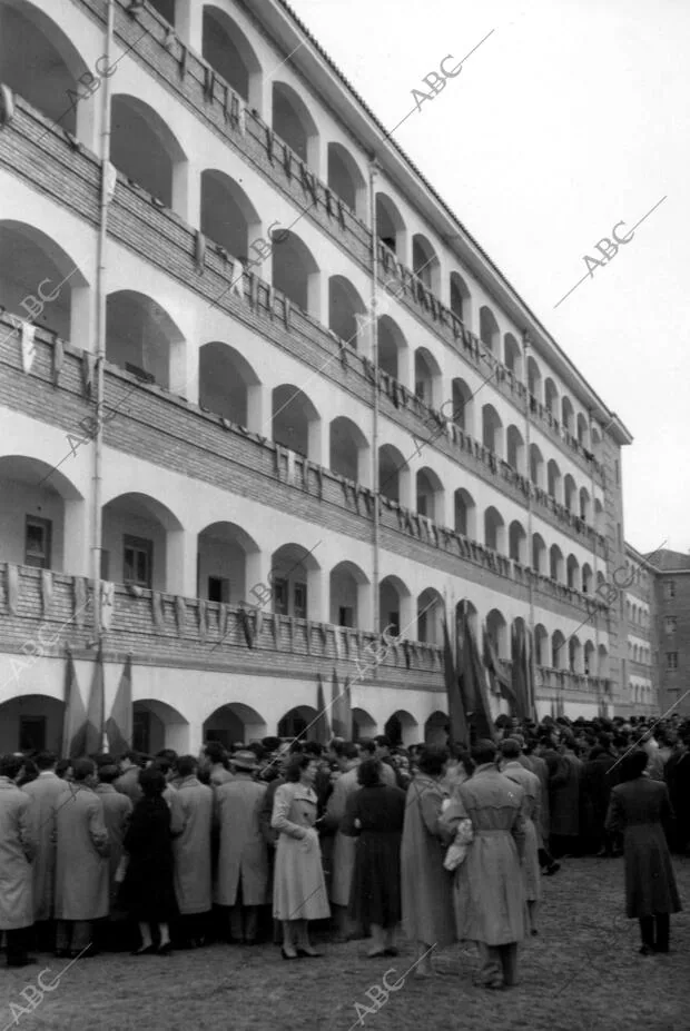 Inauguración de Veinticico Bloques de Viviendas Construidas por el ayuntamiento...