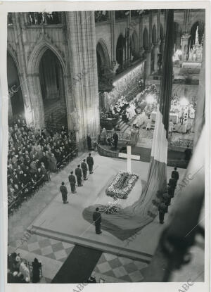 Misa en la catedral de Notre Dame por la memoria de los caídos por Francia