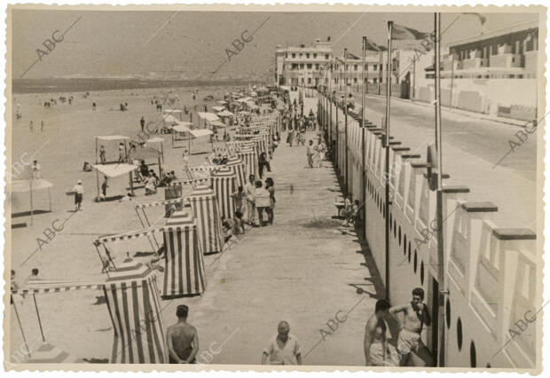 Vista general de la playa de la Victoria