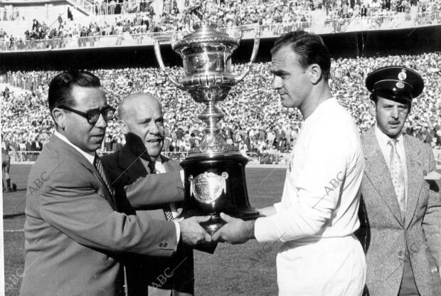 Máximo goleador: en el estadio de Chamartín y en la primera jornada de Liga,...