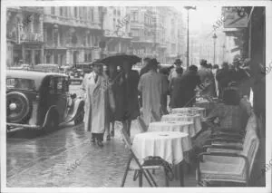 Un día de lluvia en la Gran Vía madrileña