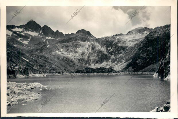 Lago Mar, y al fondo el Biciberri, con 2.957 Metros de Altura