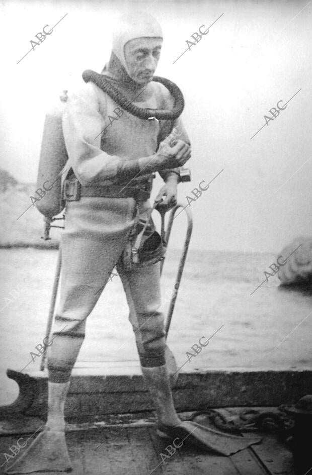 Cousteau A bordo Del "Calipso" en su viaje por el Mediterráneo