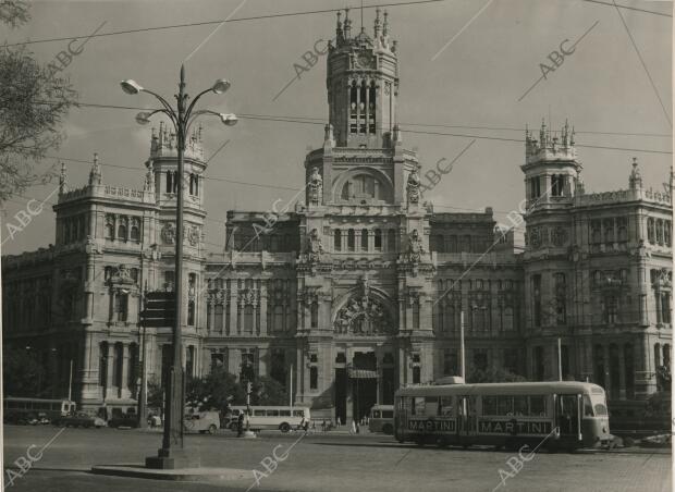 El edificio fue proyectado por el arquitecto Antonio Palacios en colaboración...