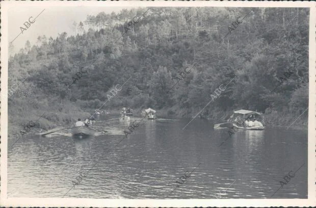 Barcas en el río Mandeo, en Betanzos