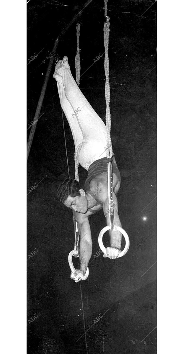 Joaquín Blume durante un ejercicio de Anillas