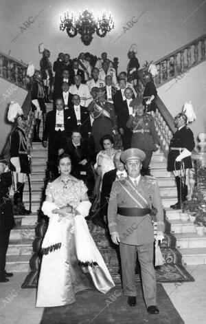 Salida del banquete de gala Ofrecido por el ayuntamiento en honor del jefe de...