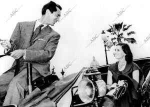 Luis Miguel Dominguín Paseando en un coche de Caballos por Roma junto A Lucía...