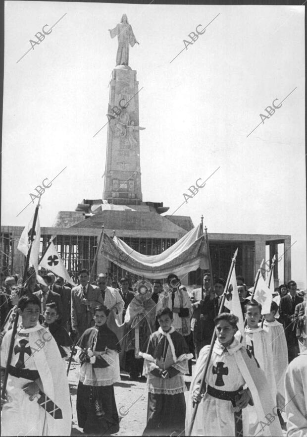 un aspecto de la procesión Eucarística Celebrada en el cerro de los Ángeles,...