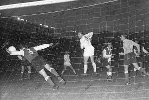 Final de la primera edición de la Copa de Europa disputada en el estado Parc des...