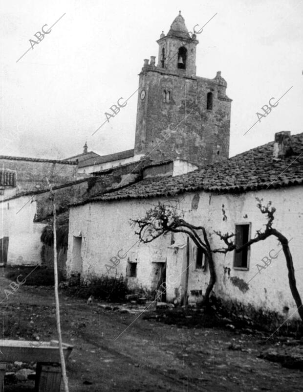 Aspecto posterior de la torre del templo Parrquial del pueblo Alanais (Sevilla)