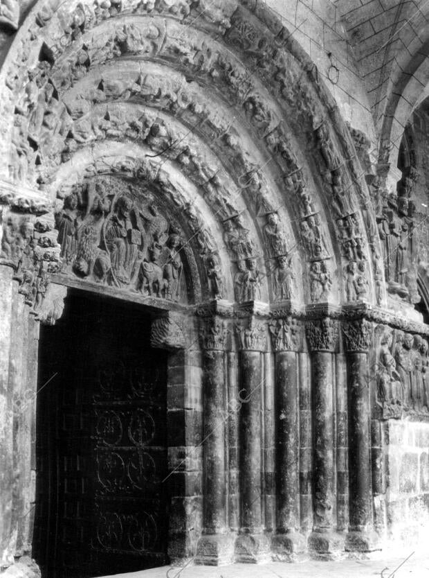 Portico de la iglesia de san Miguel en Estella (Navarra)