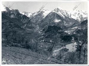 Valle de tena o de la Salud, en la Cuenca del Gallego, desde el balcón de...