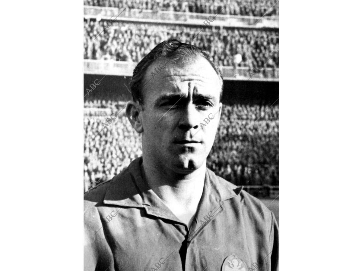 Alfredo Di Stefano, que Vistió por primera vez la camiseta Española