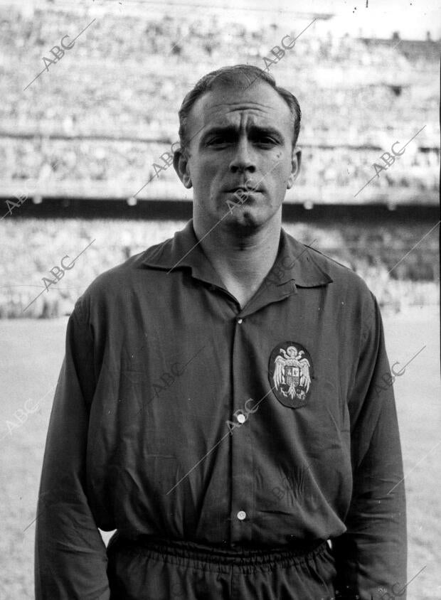 En la imagen, Alfredo Di Stefano, en el que fue su primer partido con